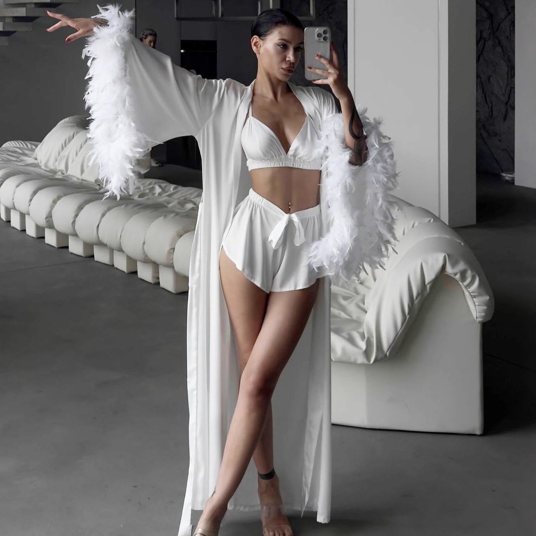 Bathrobe - ชุดคลุมอาบน้ำสามชิ้นพร้อมขอบขนนก สไตล์ยุโรปและอเมริกา แขนยาว ชุดลำลองสำหรับฤดูใบไม้ผลิ ชุดคลุมอาบน้ำสำหรับผู้หญิงในฤดูใบไม้ร่วงและโรงแรม